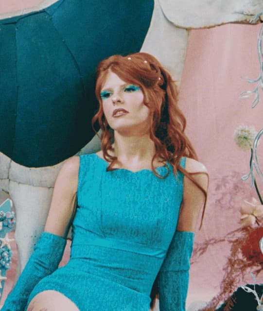 Catie Turner artist profile