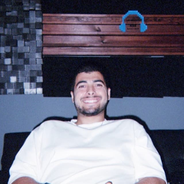 Julian Sacheli artist profile image