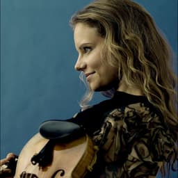 Julia Fischer's artist profile image