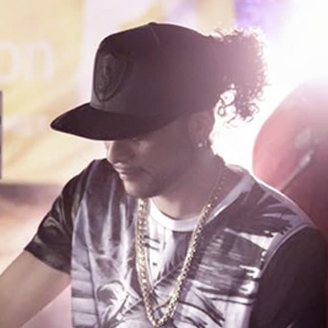 VJ Awax profile