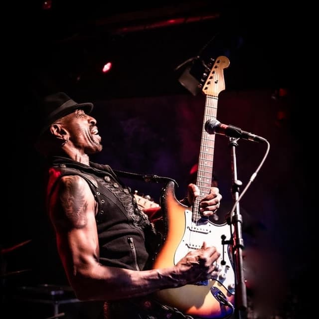 Dennis Jones artist profile image