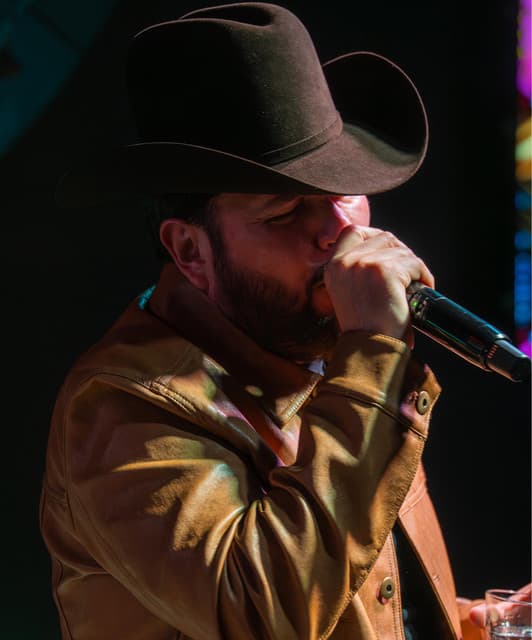 Roberto Tapia artist profile image