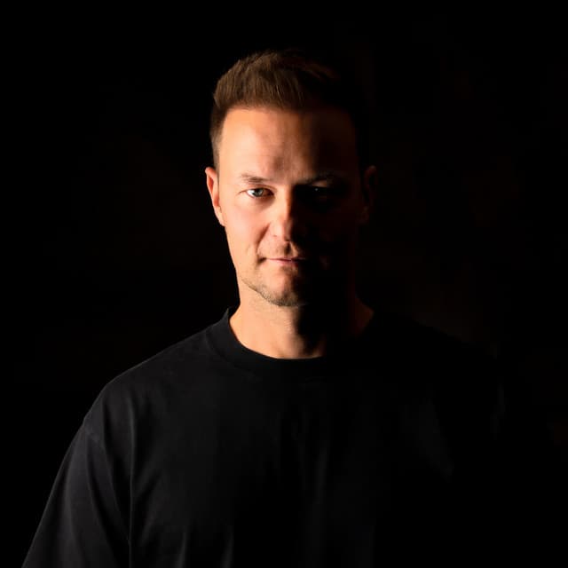 Yves V artist profile image