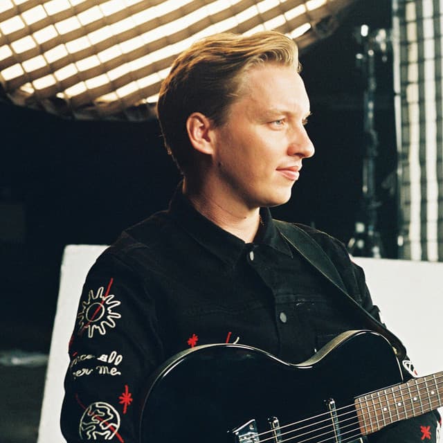 George Ezra artist profile image