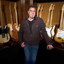 Vince Gill's artist profile image