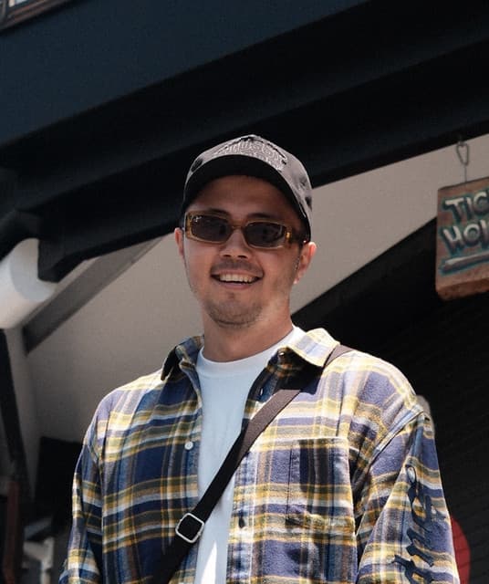 Trace artist profile