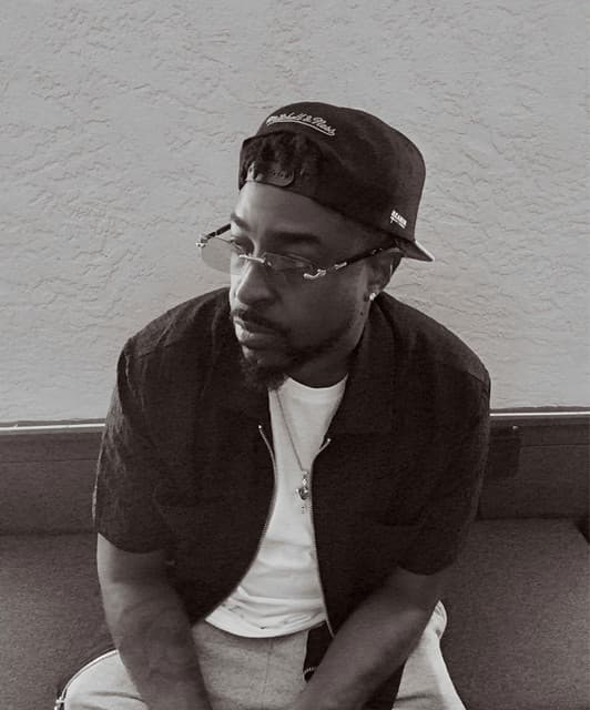 Dee Black artist profile image