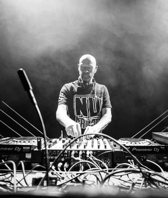 Mark Broom artist profile image
