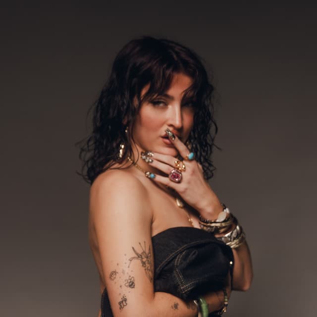 Emmy Meli's artist profile image