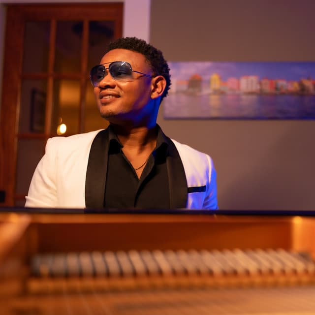 Gino Rosaria artist profile image