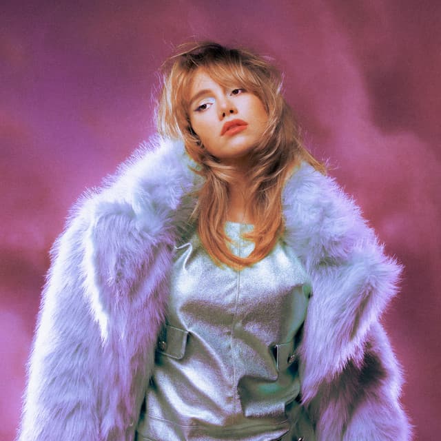Suki Waterhouse's artist profile image