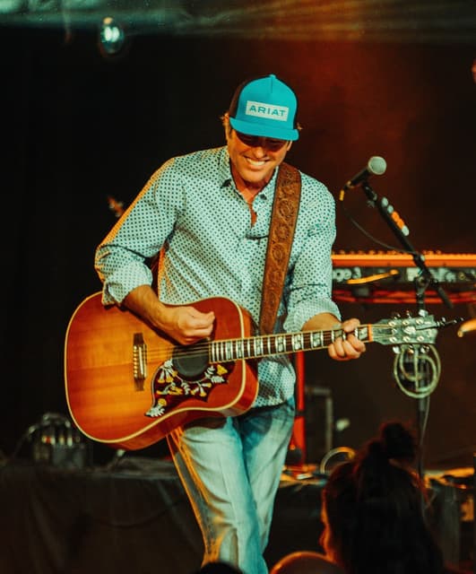 Casey Donahew artist profile image