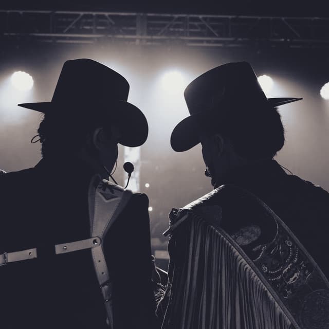 Los Dos Carnales artist profile image