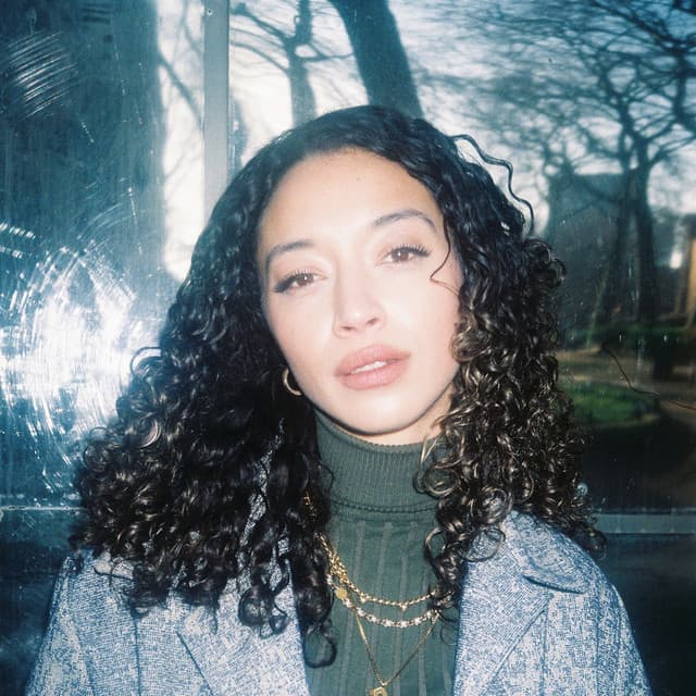 Storm Mollison's artist profile image