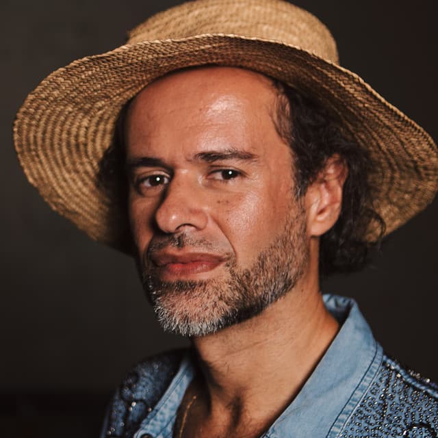 Marcelo Jeneci artist profile image