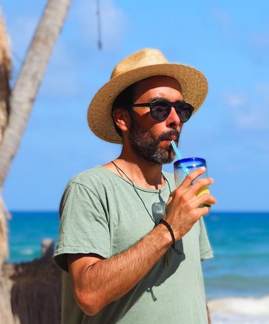 Robbie Akbal artist profile image