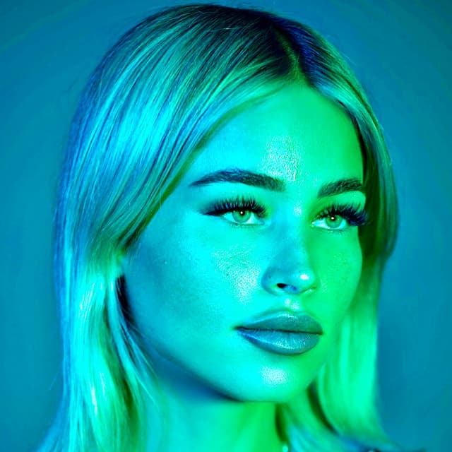 Layla Benitez's artist profile image