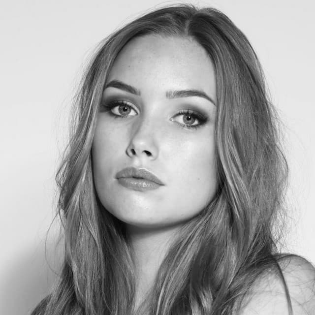 Sara Farell artist profile image