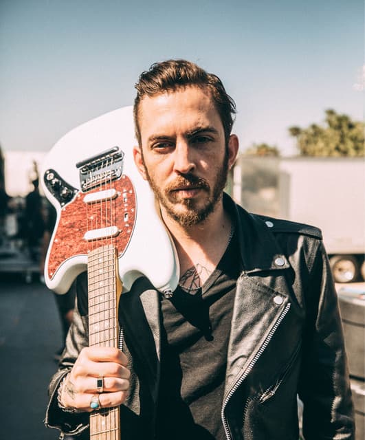 Dennis Lloyd artist profile image