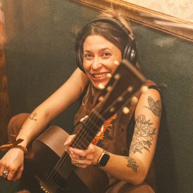 Lindsay Lou artist profile
