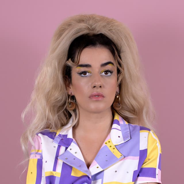 Julia Martín artist profile image