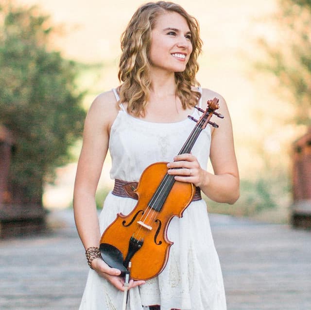 Taylor Davis artist profile image