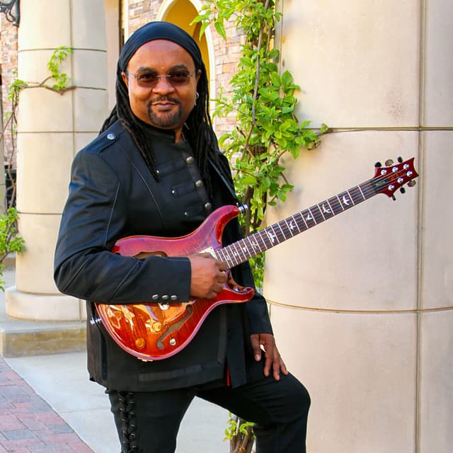 Freddie Fox artist profile image