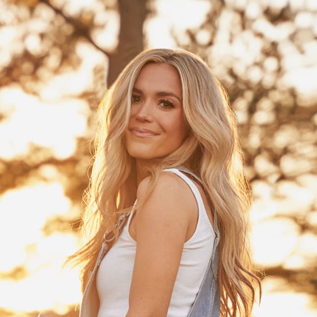 Sarahbeth Taite artist profile image