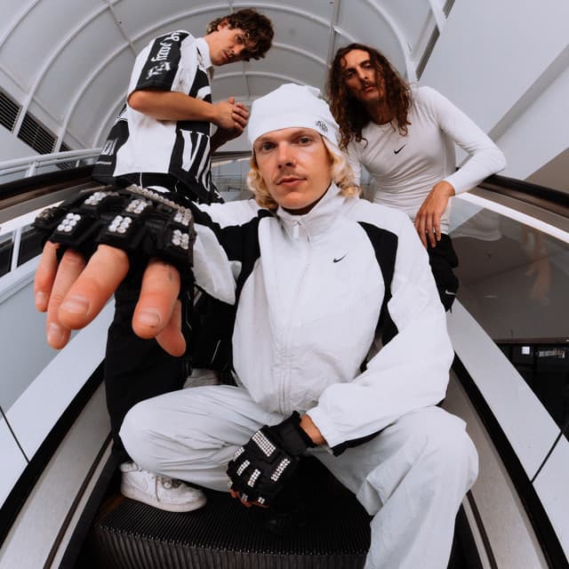 Diamond Construct artist profile