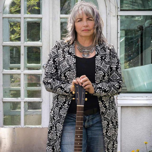 Lynn Miles artist profile image