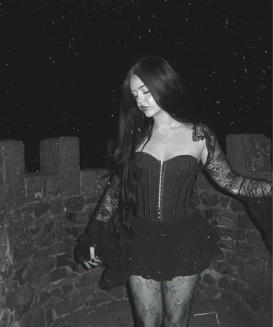 Vanna Rainelle artist profile image