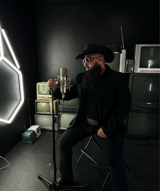 Sunny Sauceda artist profile image