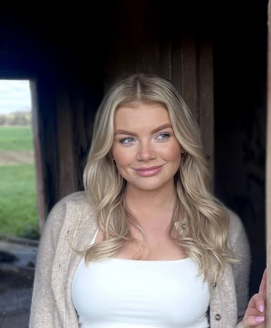 Hannah's Yard artist profile image