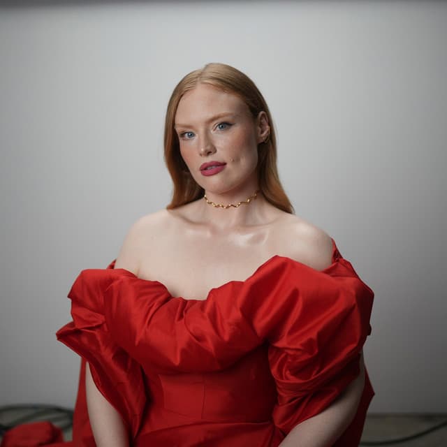 Freya Ridings artist profile image