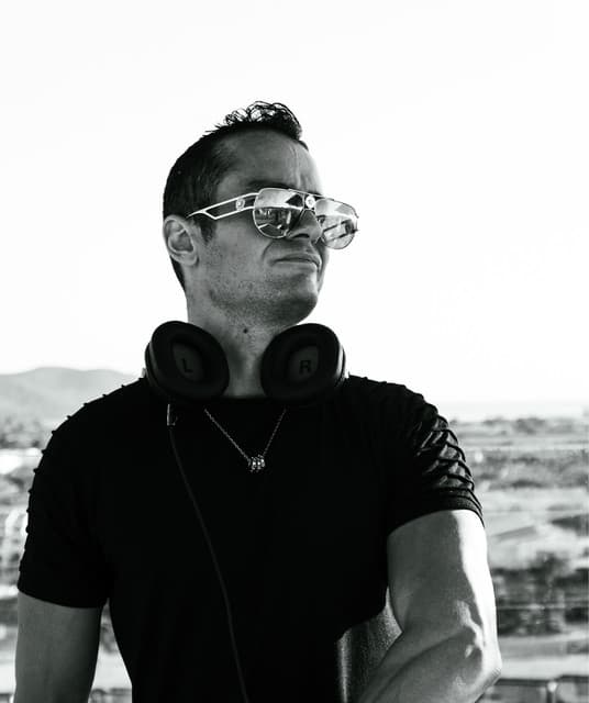 Max White artist profile