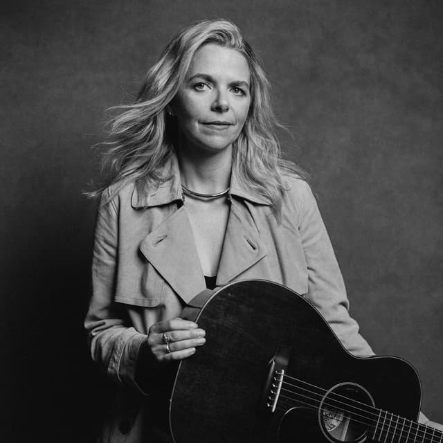 Aoife O'Donovan artist profile image