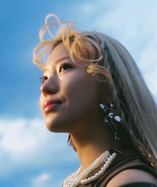 YonYon artist profile image