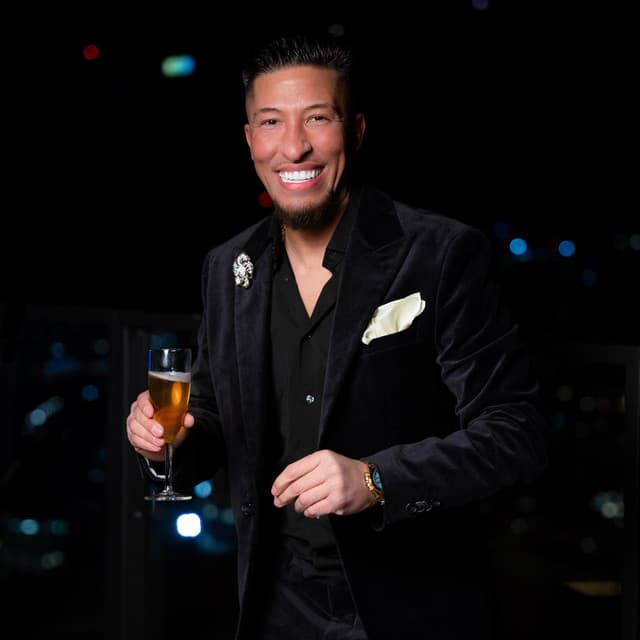 Lucianoz artist profile image