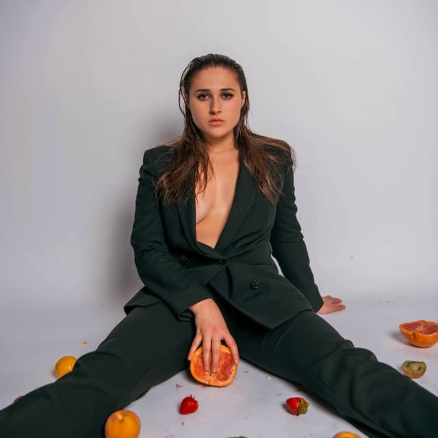 Hannah Hill artist profile image