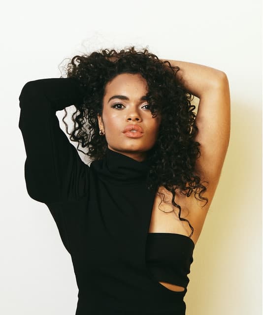 Lorna Courtney profile