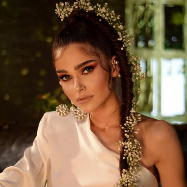 Theo Rose artist profile image