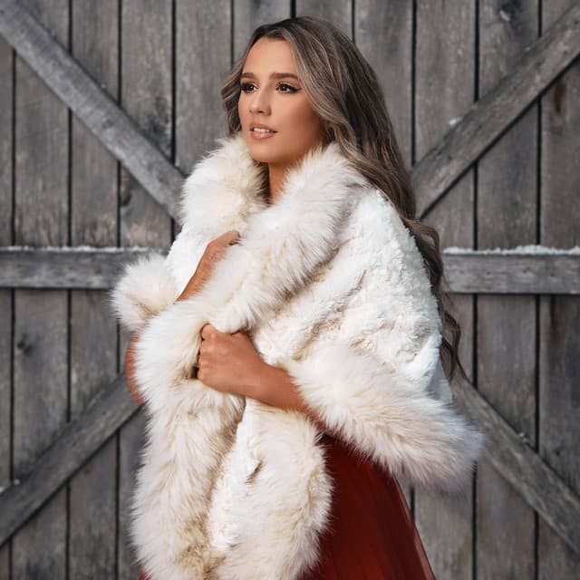 Gabby Barrett artist profile image