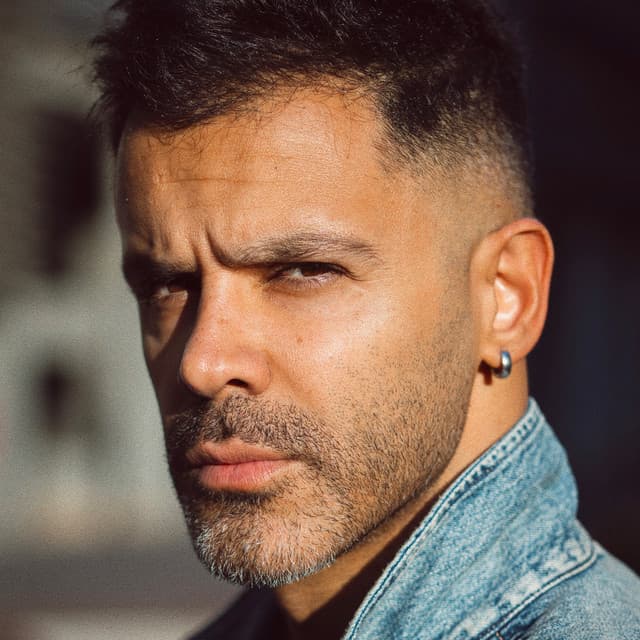 Sirvan Khosravi artist profile image