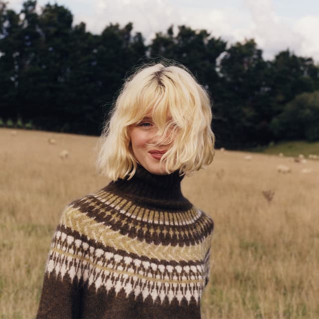 Maisie Peters artist profile image