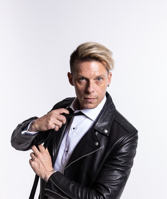 The Dark Tenor artist profile image