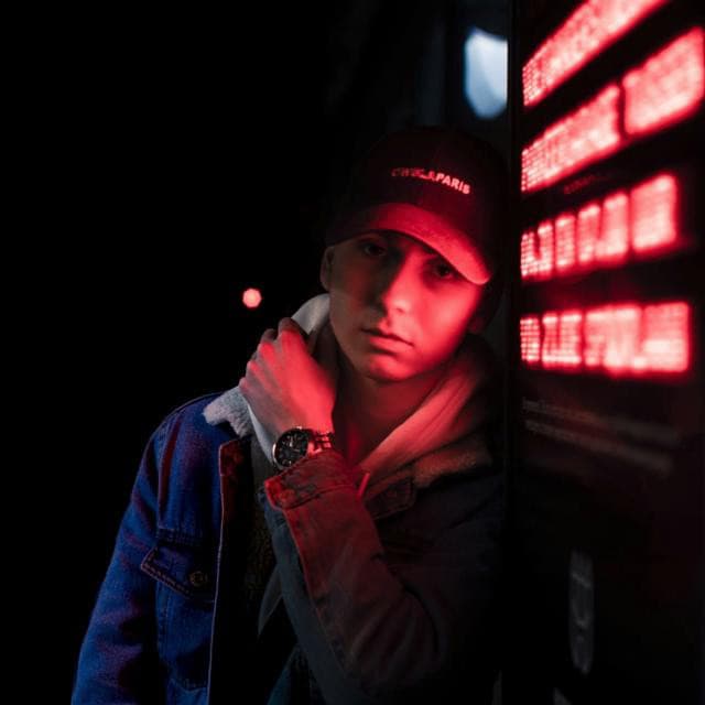 Robin Hustin artist profile image