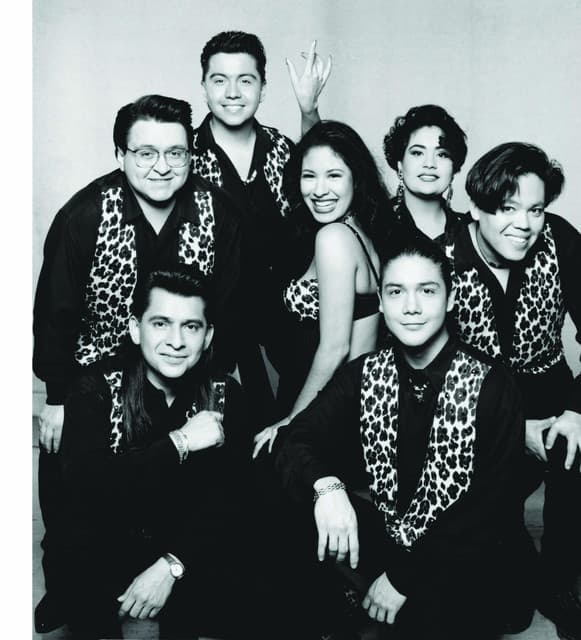 Selena y los Dinos artist profile image