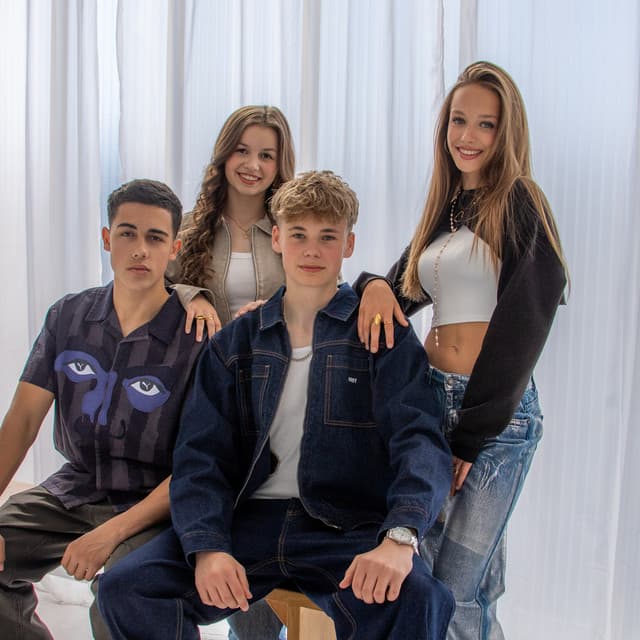 Mixed Up artist profile image