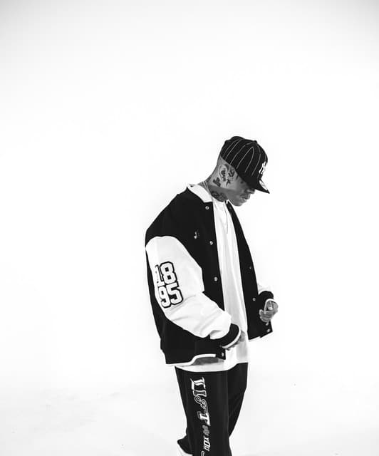 Nueve Siete artist profile image