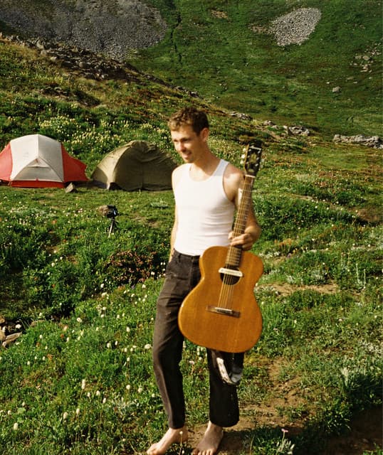 Hayden Everett artist profile